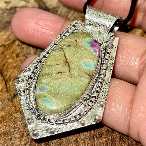 Ruby Fuschite 2 1/2” - Picture 7 of 9